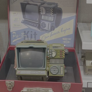 Vintage Pip-Boy 2000 Model Kit Display