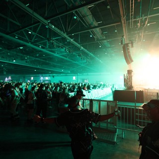 Green-Bathed Crowd Surges at Wobbleland 2026