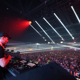 DJ Commands Massive Crowd at Wobbleland Festival 2026