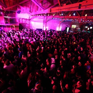 Massive Indoor Crowd Pulsates at Wobbleland 2026