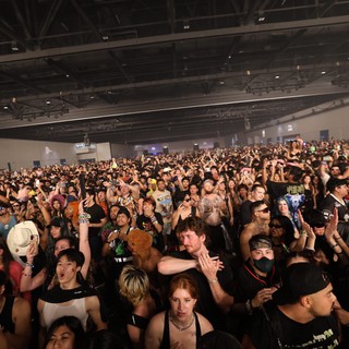 Massive Indoor Crowd Surges at Wobbleland 2026