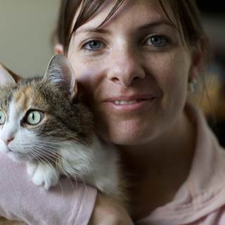 woman-with-cat