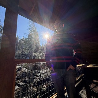 environmental-portrait-with-intentional-lens-flare