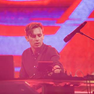 Flume Entertains Crowd with Keyboard Performance