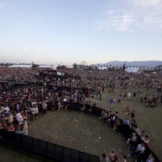 Coachella 2011: Sunday Concert Crowd