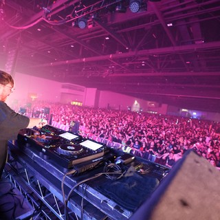 DJ Commands Massive Crowd at Wobbleland Festival 2026