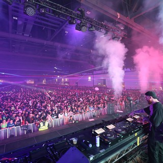 Wobbleland 2026: DJ Duo Commands Massive Indoor Crowd