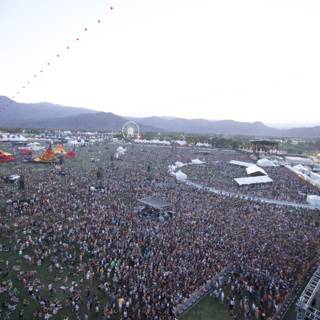 Coachella 2013: Massive Crowd Takes Over the Concert Arena