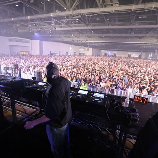 DJ Commands Massive Indoor Crowd at Wobbleland 2026