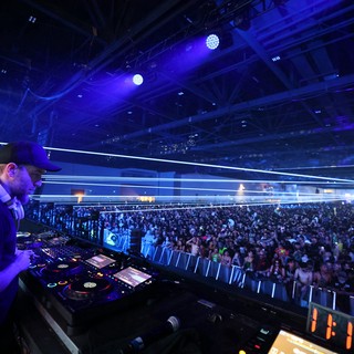 DJ Commands Massive Crowd at Wobbleland 2026