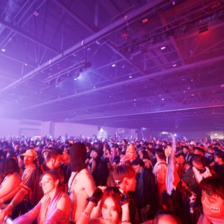 Massive Indoor Crowd Surges at Wobbleland 2026