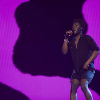 Kwabs Takes Center Stage
