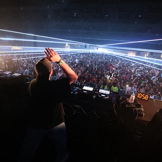 DJ Ignites Massive Crowd at Wobbleland 2026