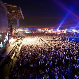 Coachella 2008: Lighting up the Crowd