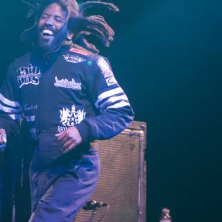 Murs Rocks the Stage with His Dreadlocks