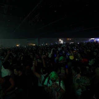 Massive Indoor Crowd Surges at Wobbleland 2026