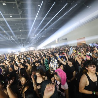Massive Indoor Crowd Surges at Wobbleland 2026