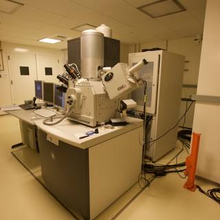 Digital Microscope in a High-Tech Room