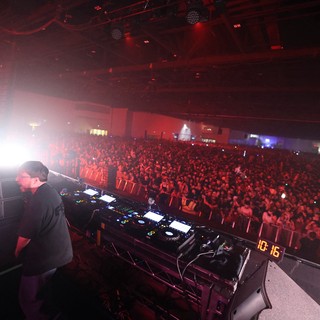 DJ Overlooks Massive Crowd at Wobbleland 2026