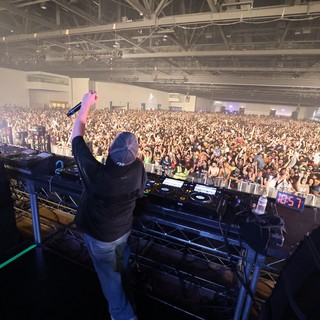 DJ Ignites Massive Crowd at Wobbleland 2026