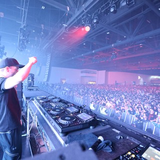 DJ Commands Massive Indoor Festival Crowd at Wobbleland