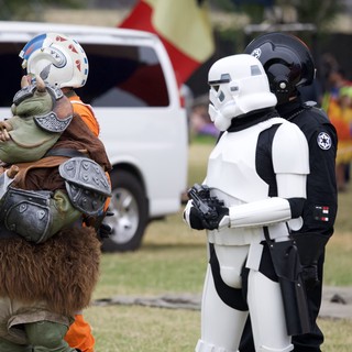 Star Wars Cosplayers Face Off at Balloon Festival