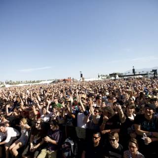 Coachella 2010: A Sea of Fans Under the Blue Skies