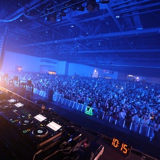 DJ Commands Massive Crowd at Wobbleland 2026