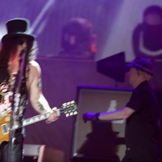 Slash Rocks Atlanta with Guns N' Roses