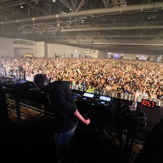 DJ Commands Massive Indoor Crowd at Wobbleland 2026
