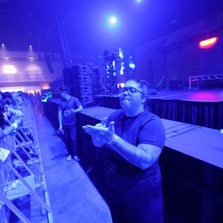 Security Guard Claps at Wobbleland 2026 Festival