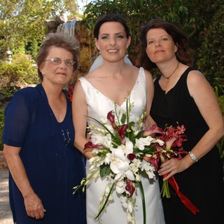 outdoor-garden-wedding-venue-likely-southern-california-or-florida-based-on-tropical-vegetation