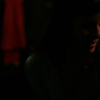 portrait-candid-low-light-chiaroscuro