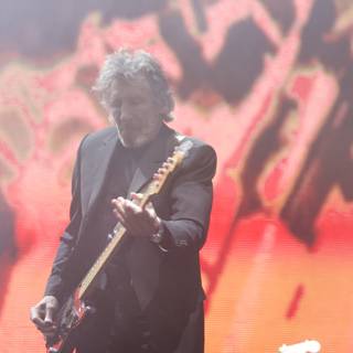 Roger Waters Shreds on Stage