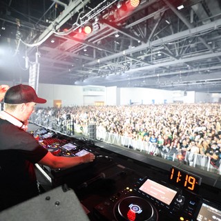 DJ Commands Massive Indoor Festival Crowd at Wobbleland