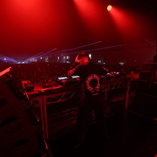 DJ Commands the Stage Under Crimson Festival Lights