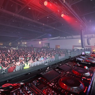 DJ Ignites Massive Indoor Crowd at Wobbleland 2026