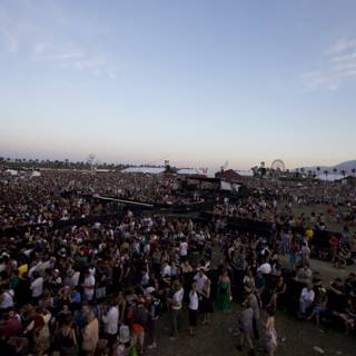 Coachella 2011: Massive Crowd Rocks Out at Sunday's Concert