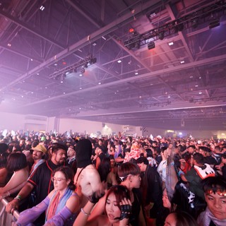 Massive Indoor Crowd Surges at Wobbleland 2026